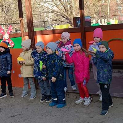 День бумажных самолётиков