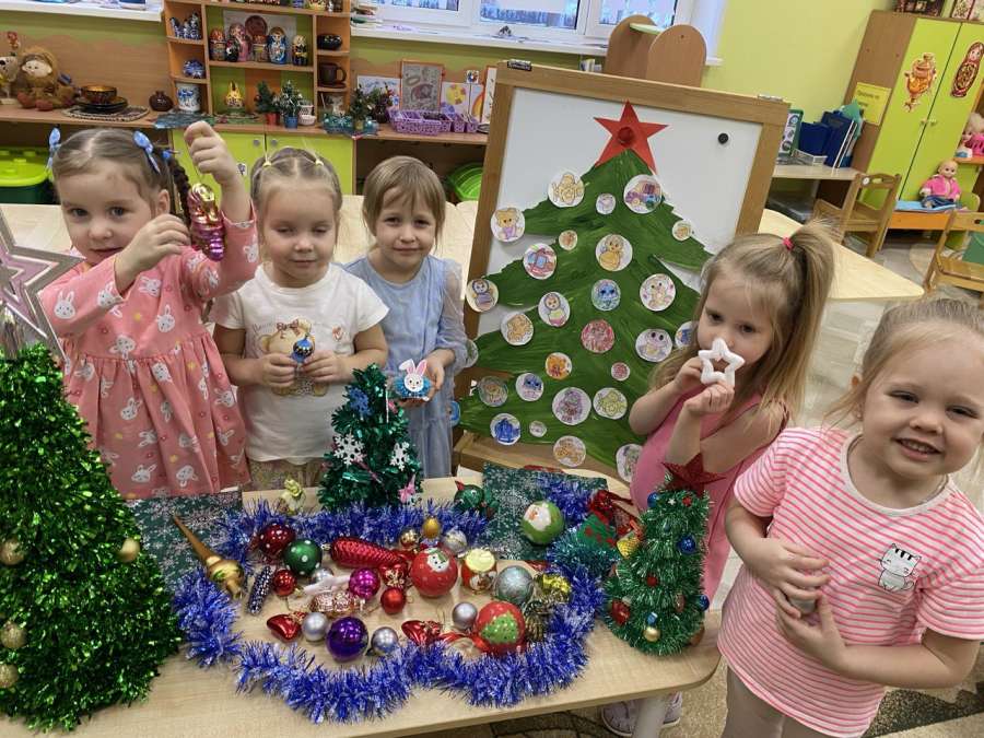 «День рождения новогодней елочки»