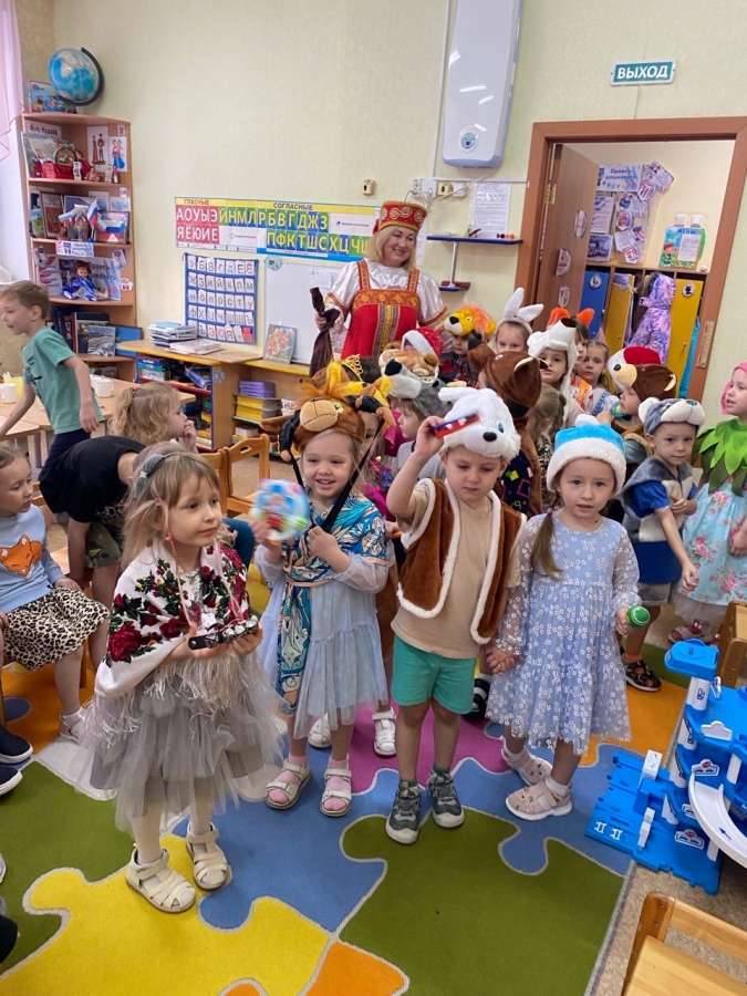 Колядки от «Лапушек»: волшебное путешествие по саду!